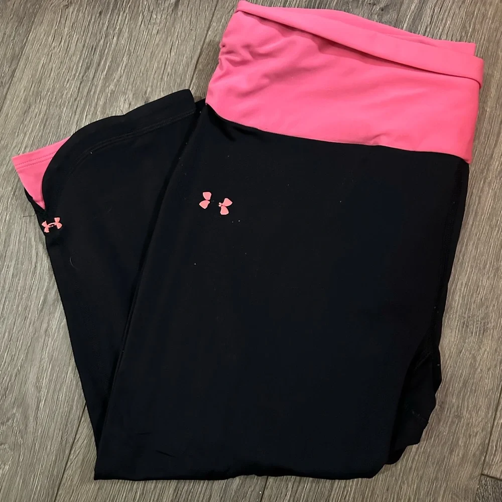 Under Armour dry fit knee cropped leggings. Size large. - Picture 2 of 3